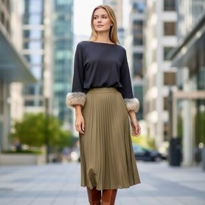 🌻Lily London Black Round Neck Knit Top with Faux Fur Cuffs Size Small